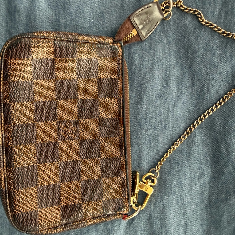Louis Vuitton Damier Ebene Mini
Pochette Top Handle Bag